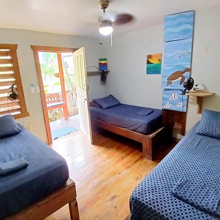 Roatan Backpackers' Hostel Sandy Bay Exterior foto