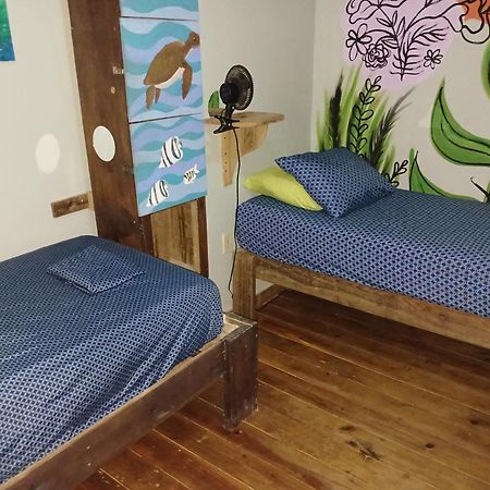 Roatan Backpackers' Hostel Sandy Bay Exterior foto
