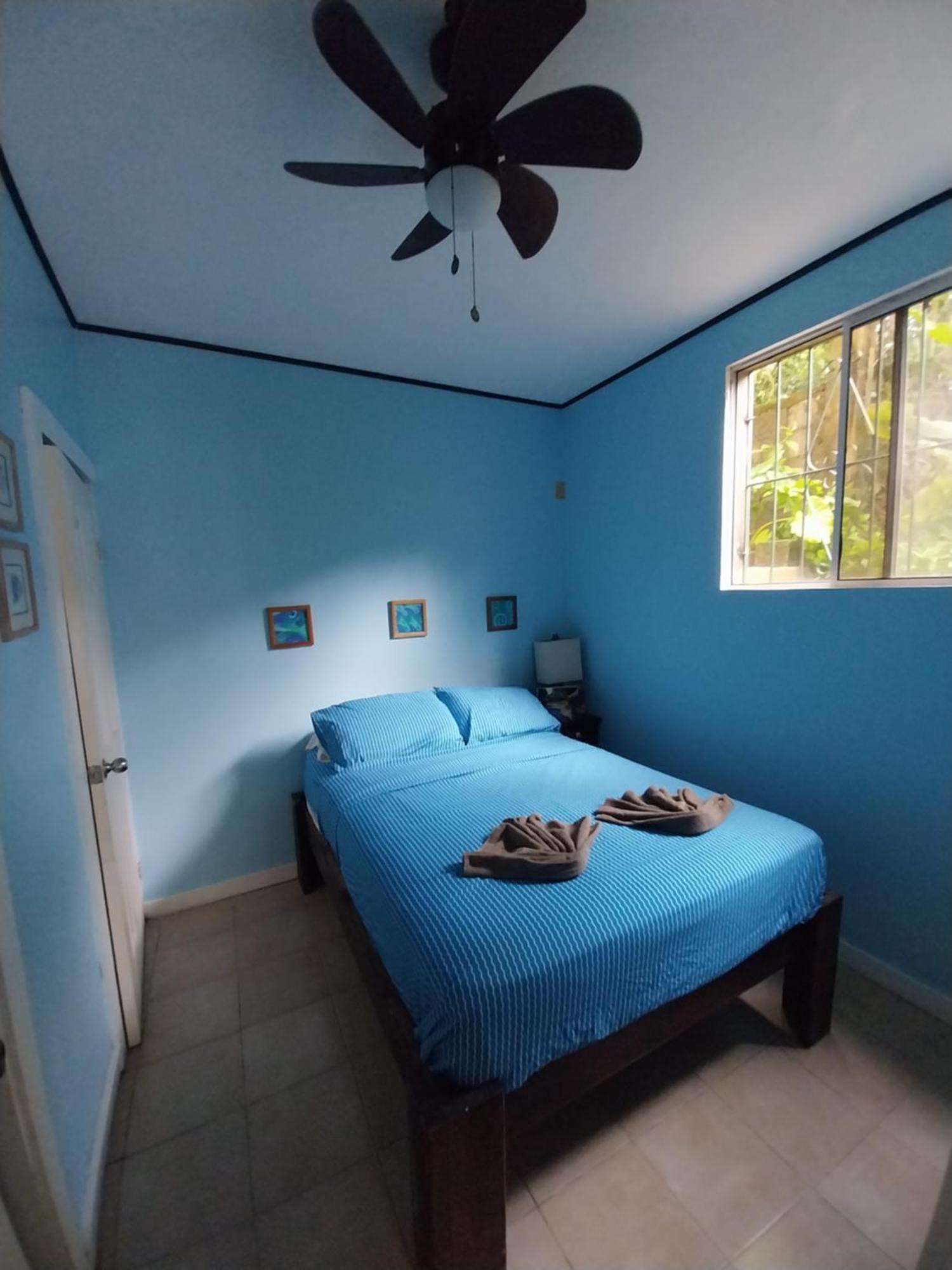 Roatan Backpackers' Hostel Sandy Bay Exterior foto