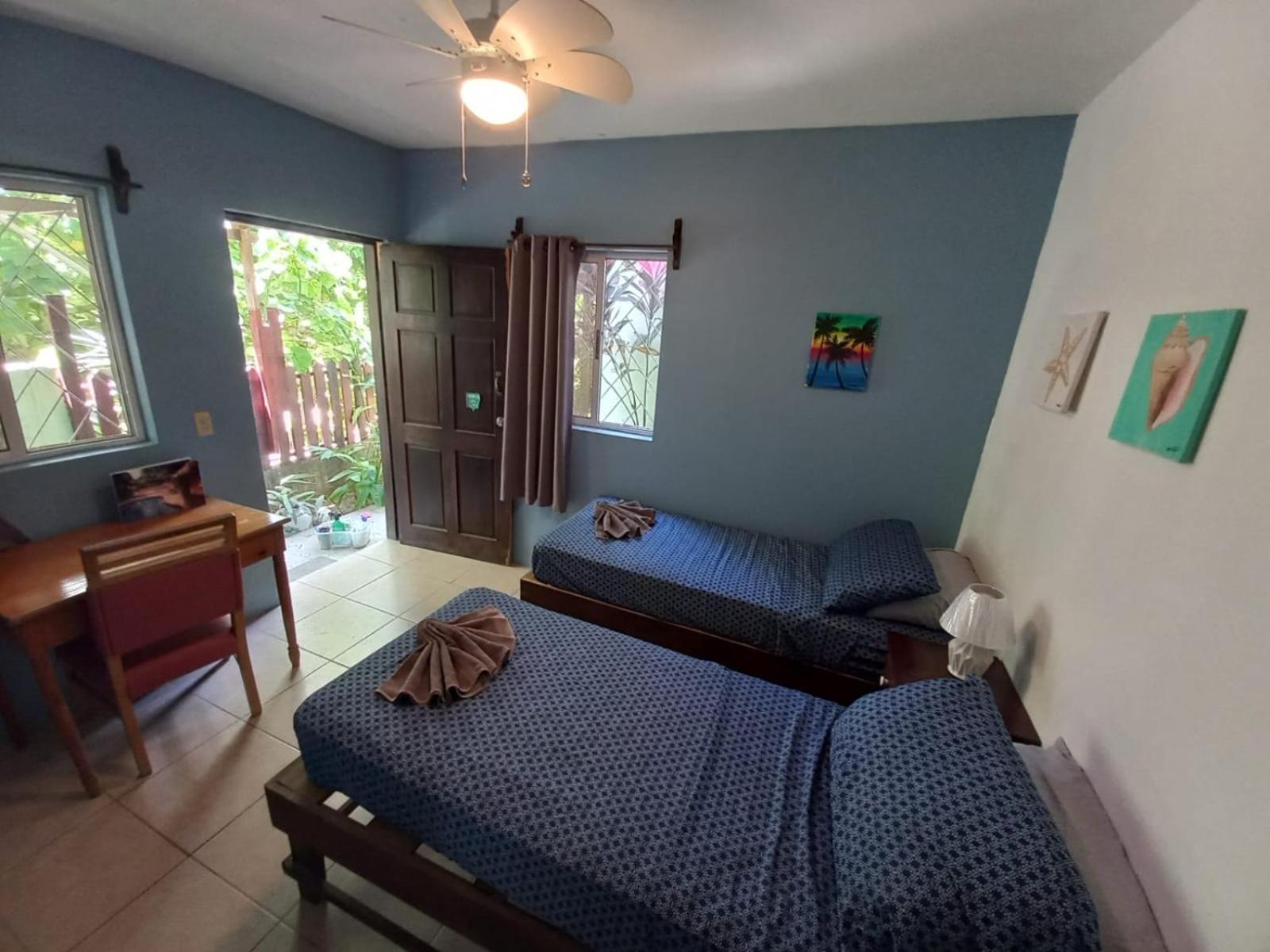 Roatan Backpackers' Hostel Sandy Bay Exterior foto