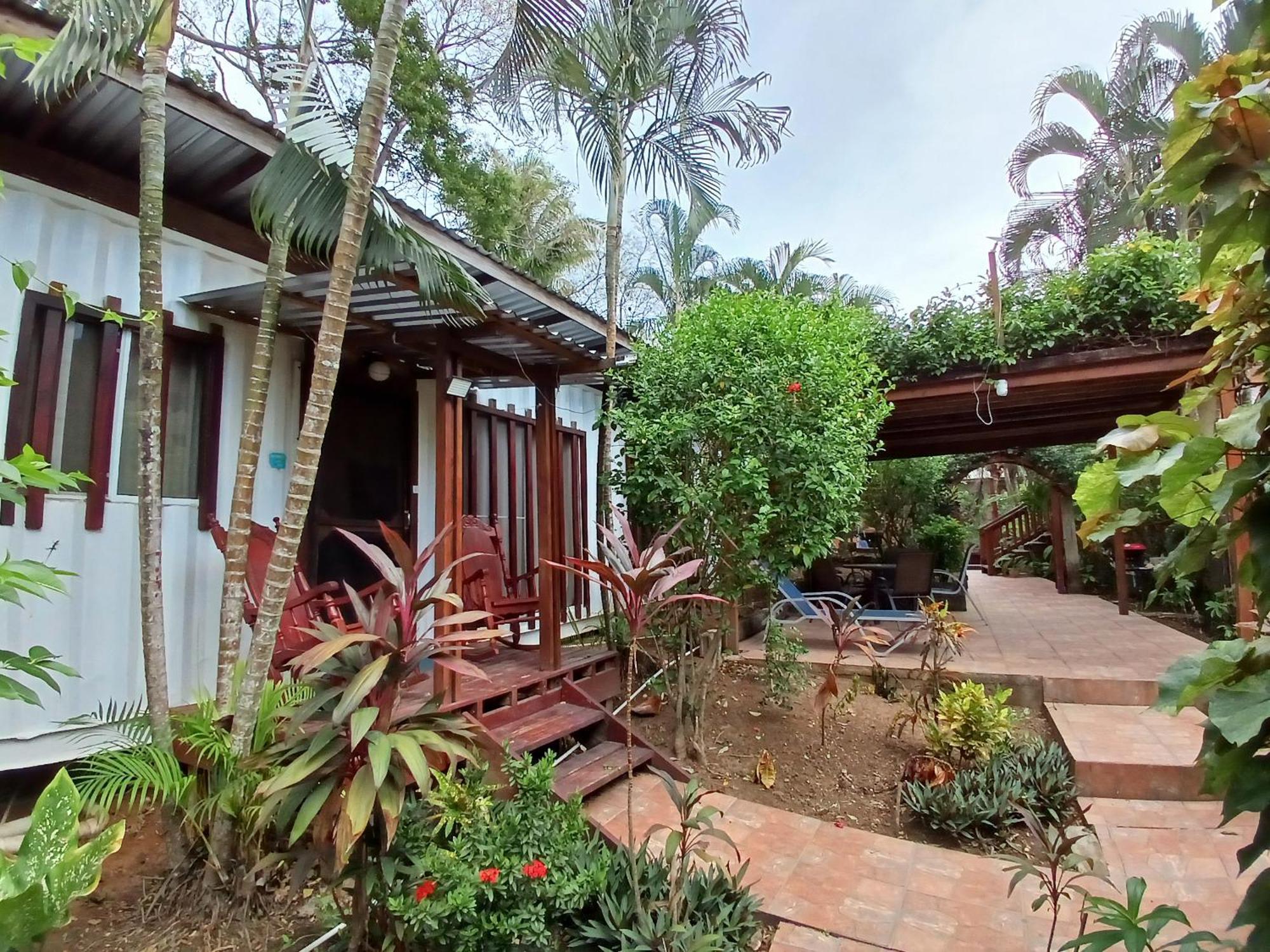 Roatan Backpackers' Hostel Sandy Bay Exterior foto